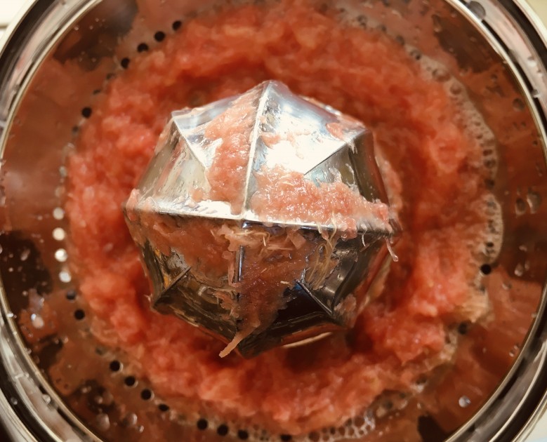 citrus juicer - the smeg is easy to clean, featuring top rack dishwasher safe parts.