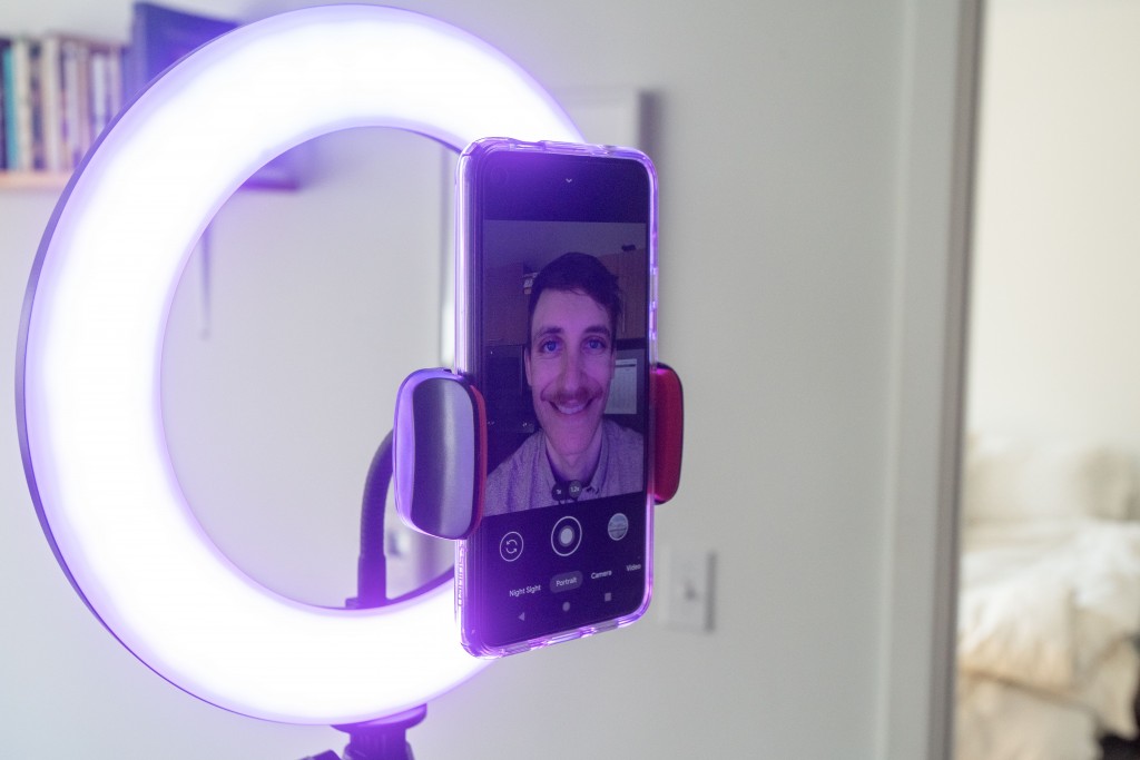  Full Screen Key Light for Streaming, Led Video Recording  Lighting with Stand and Phone Holder, Professional Ring Light Kit with  Stepless Dimming for Photography/Game Streaming/Makeup/TikTok/ :  Cell Phones & Accessories