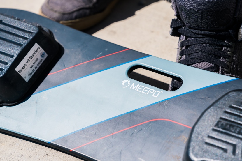 meepo v3 - meepo thought to integrate a handle into the deck to make carrying...