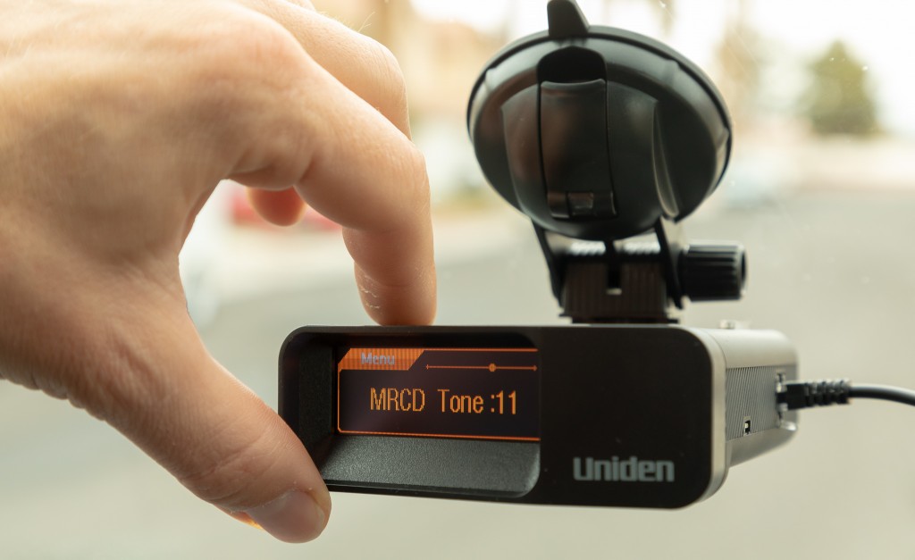 uniden r7 - the uniden r7 is chock full of features.