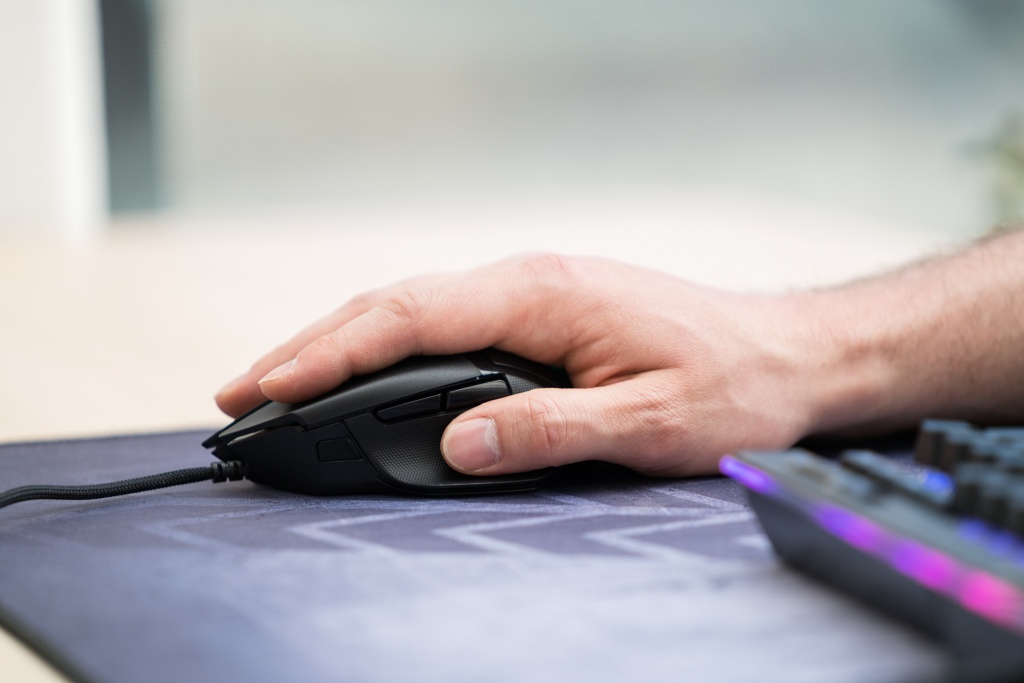 razer basilisk v2 - this lethal mouse fits a wide variety of gripping styles as well as...