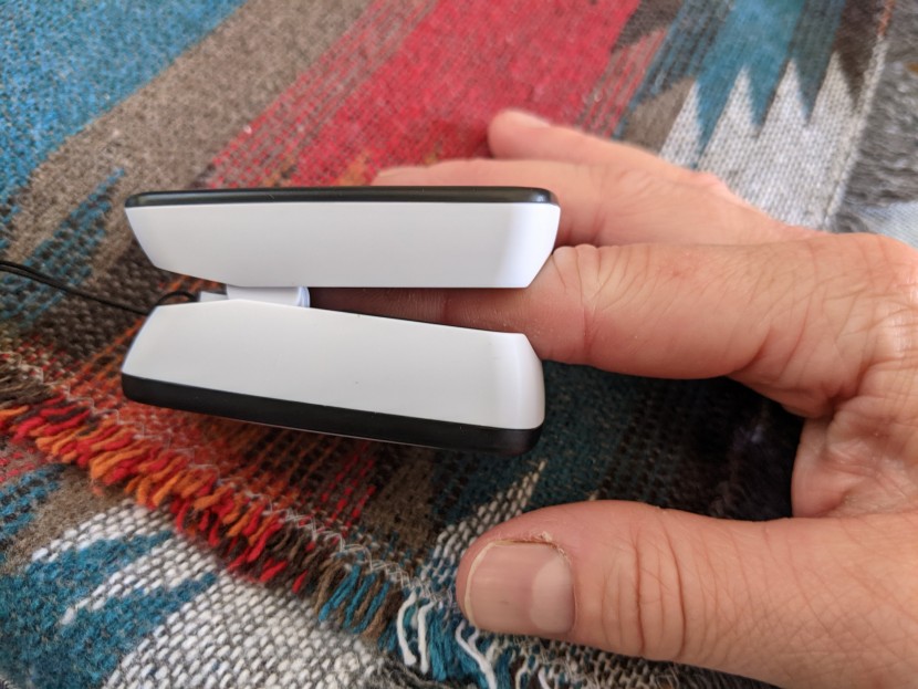 pulse oximeter - the innovo feels solid, with a well protected hinge, an easy to open...