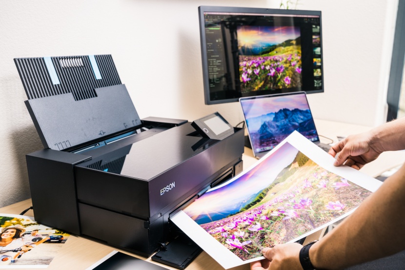epson surecolor p700 - this unit can print in a wide variety of dimensions and mediums.