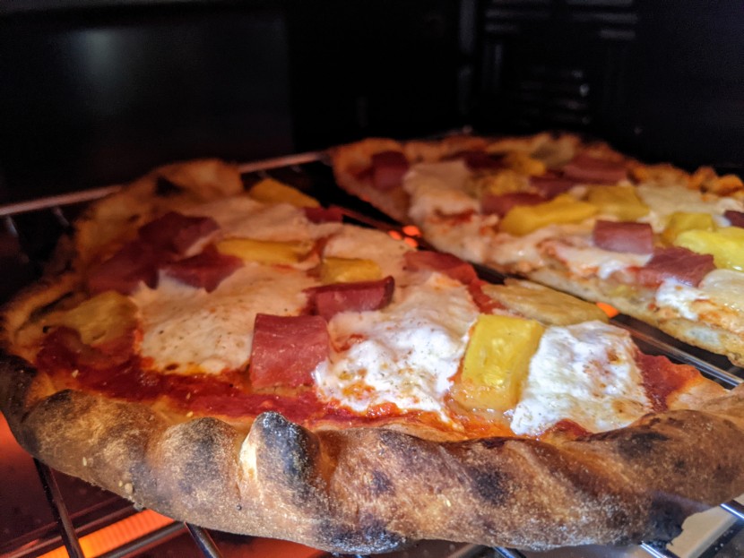 breville smart oven - unlike a range oven that can dry out leftover pizza, or a microwave...