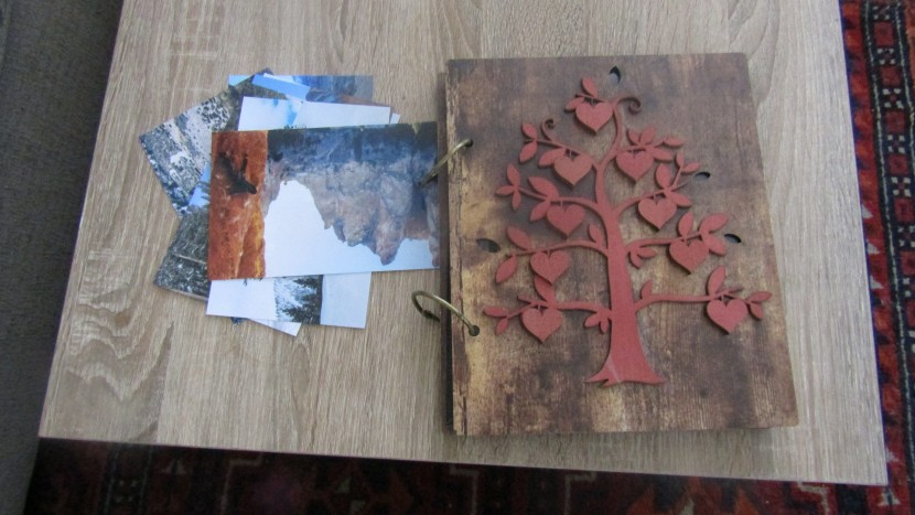the giftgarden family tree album has a beautiful cover detail.
