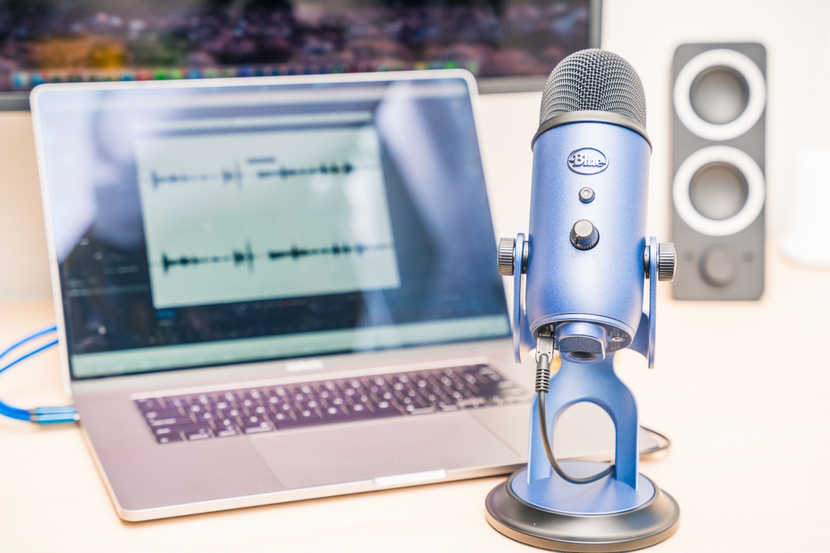 Best USB Microphone Review (The classic Blue Yeti offers function, style, and versatility at a truly great value.)
