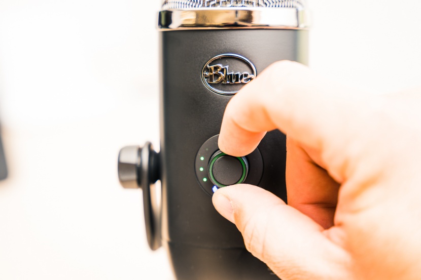 we loved the simple and convenient user interface of the blue yeti x.