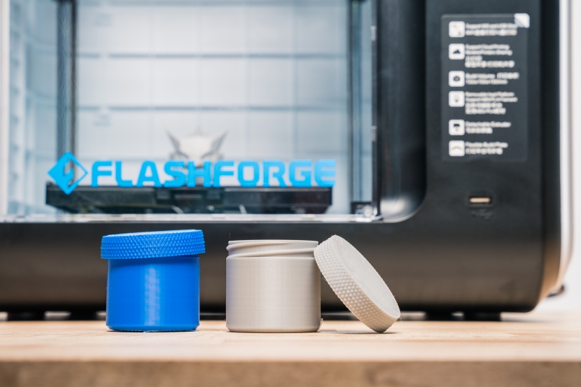 flashforge adventurer 3 - the threaded jars produced by the adventurer 3 came out quite nice.