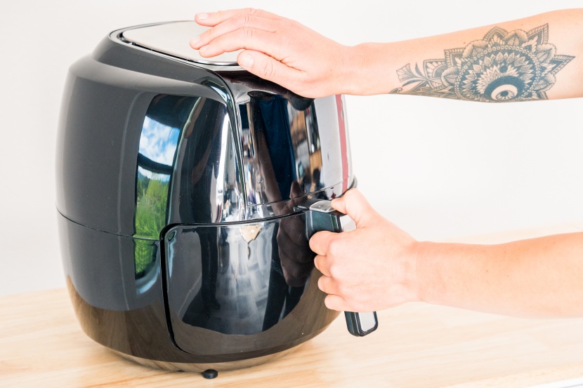 it is difficult to remove the drawer without bracing the unit.