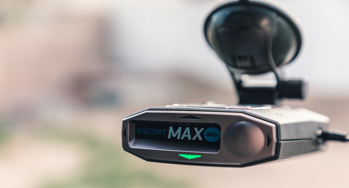 Escort MAX 360c Review (The directional arrows come in handy, but the front range is more impressive than the rear.)