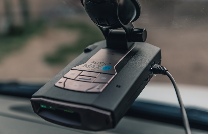 escort max 360c - the magnetic mount is very user-friendly.