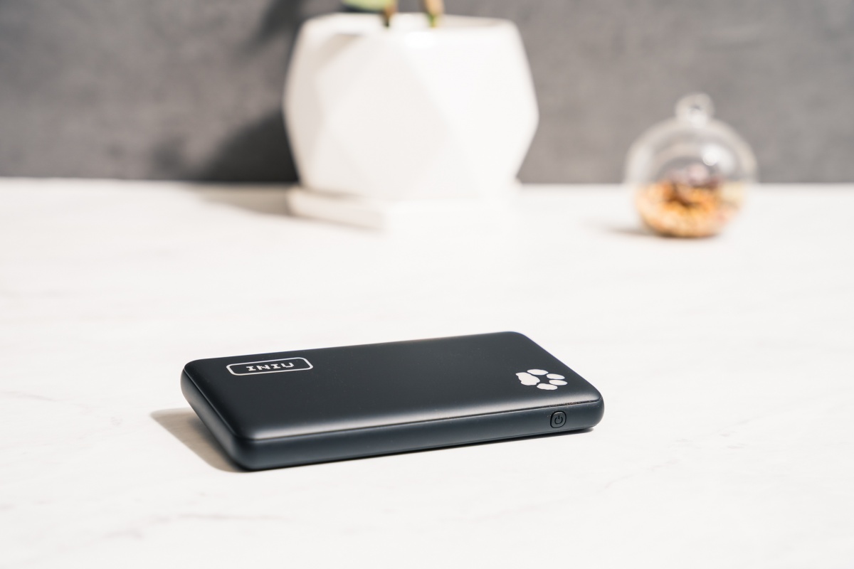 iniu portable charger 10000 power bank review