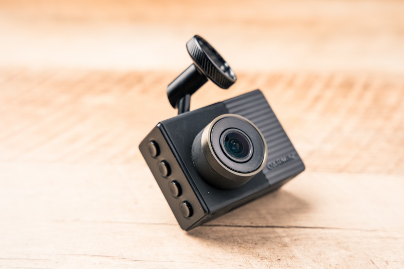 A.ドライブレコーダーgarmin Dash cam56 2台セット あのガーミンからドライブレコーダーが発売！超コンパクトで高