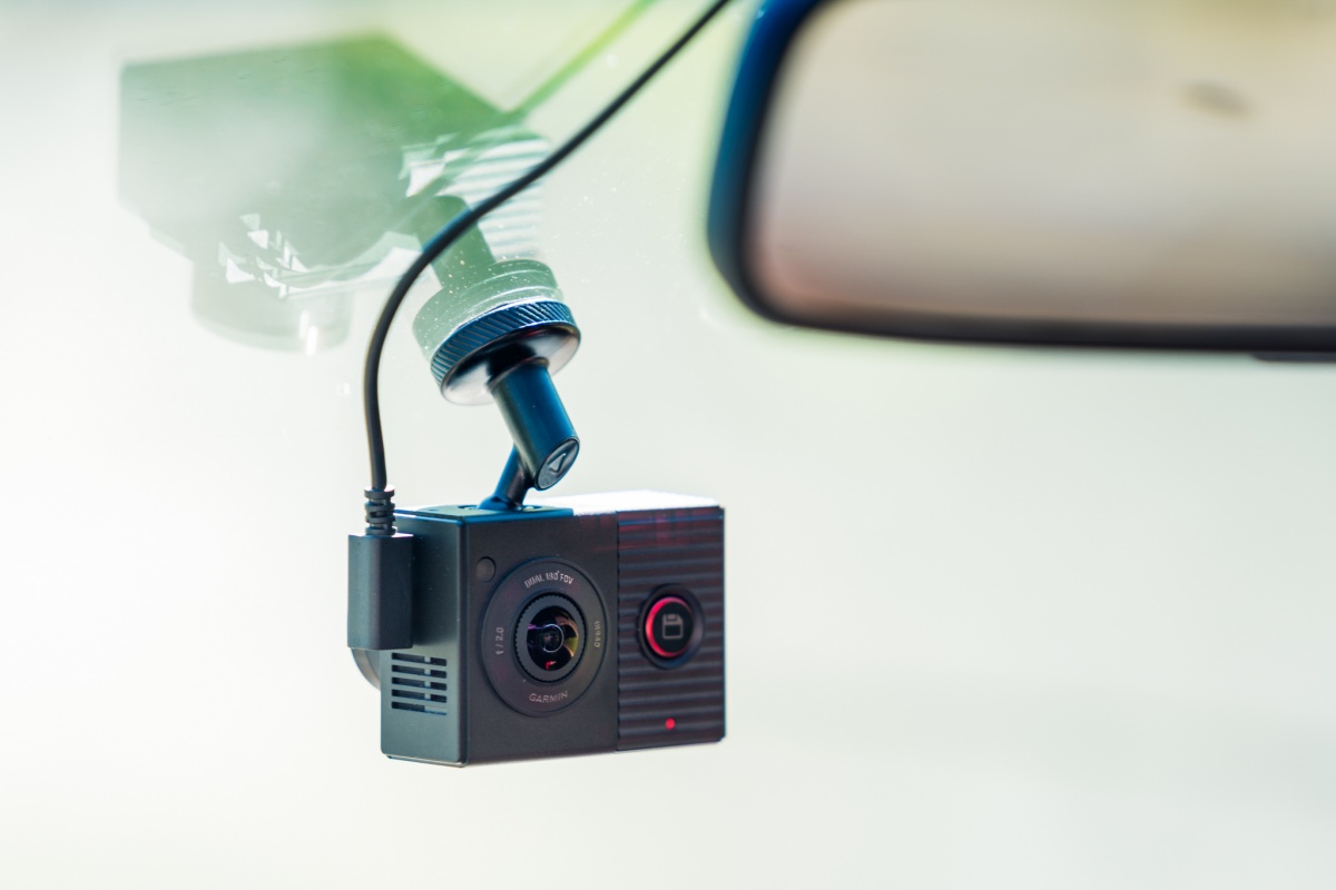 Garmin Tandem Review (The interior camera is a great security measure for Uber, Lyft and taxi drivers.)