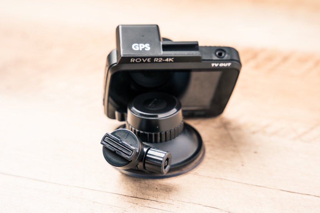 Score a Rove R2-4K Dash Cam for upcoming road trips at $80 (33