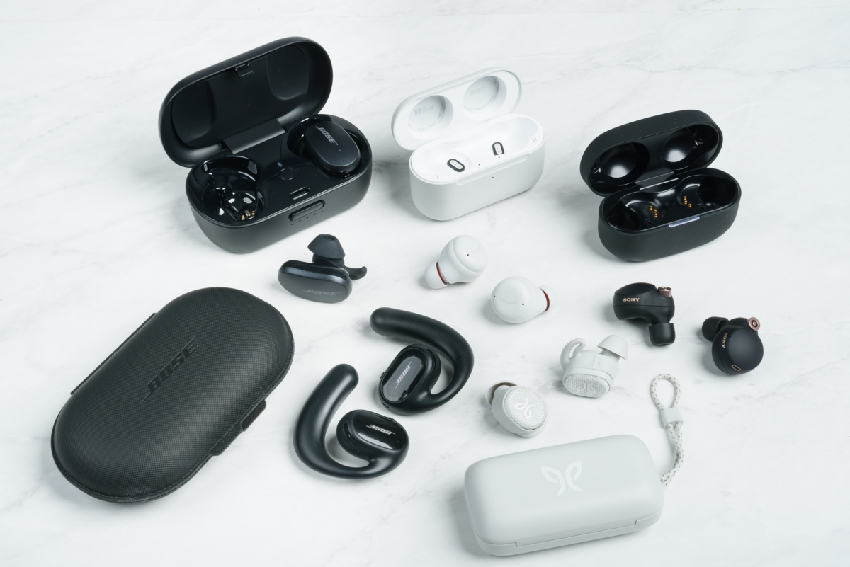 Best Earbuds on  2023: Top-Rated Reviews of Apple, Bose, Sony