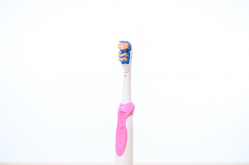 oral-b 3d white action - the one redeeming quality of this model is its incredibly...