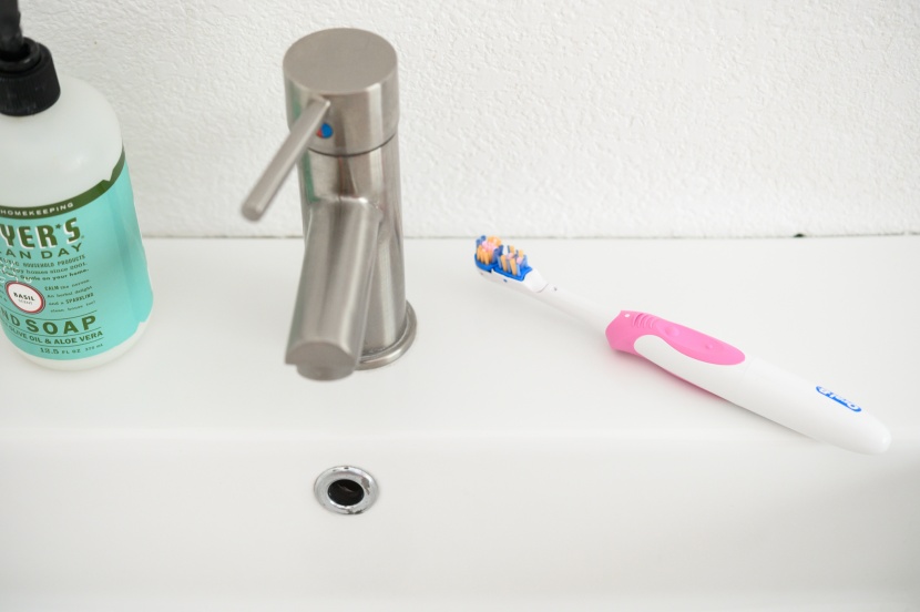 oral-b 3d white action - the bulky head can make it difficult to reach the back corners of...