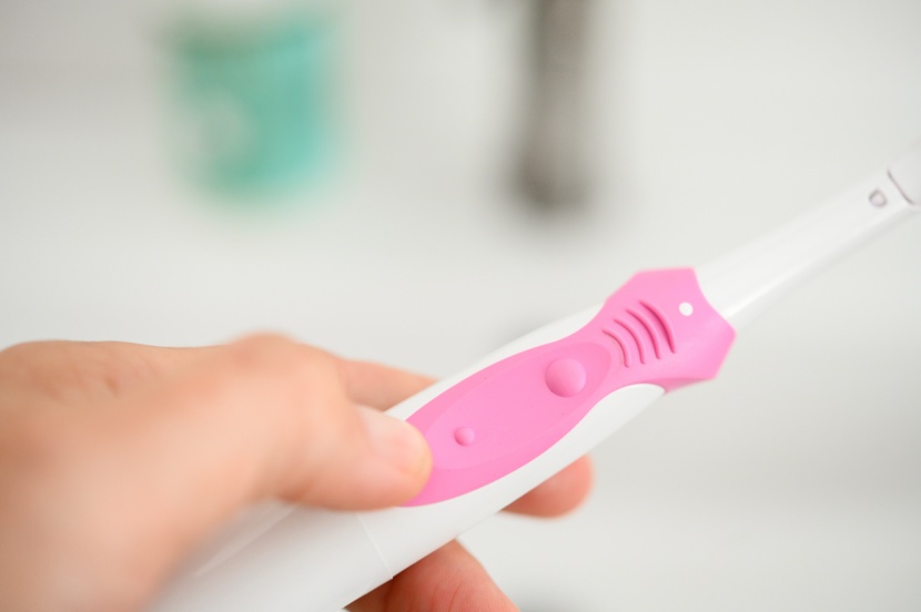 oral-b 3d white action - with only one operating mode, this brush is incredibly easy to use.