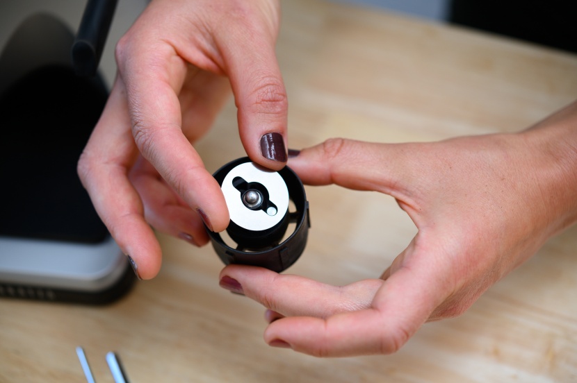 baratza sette 270 - the provided shim allows for further adjustments.