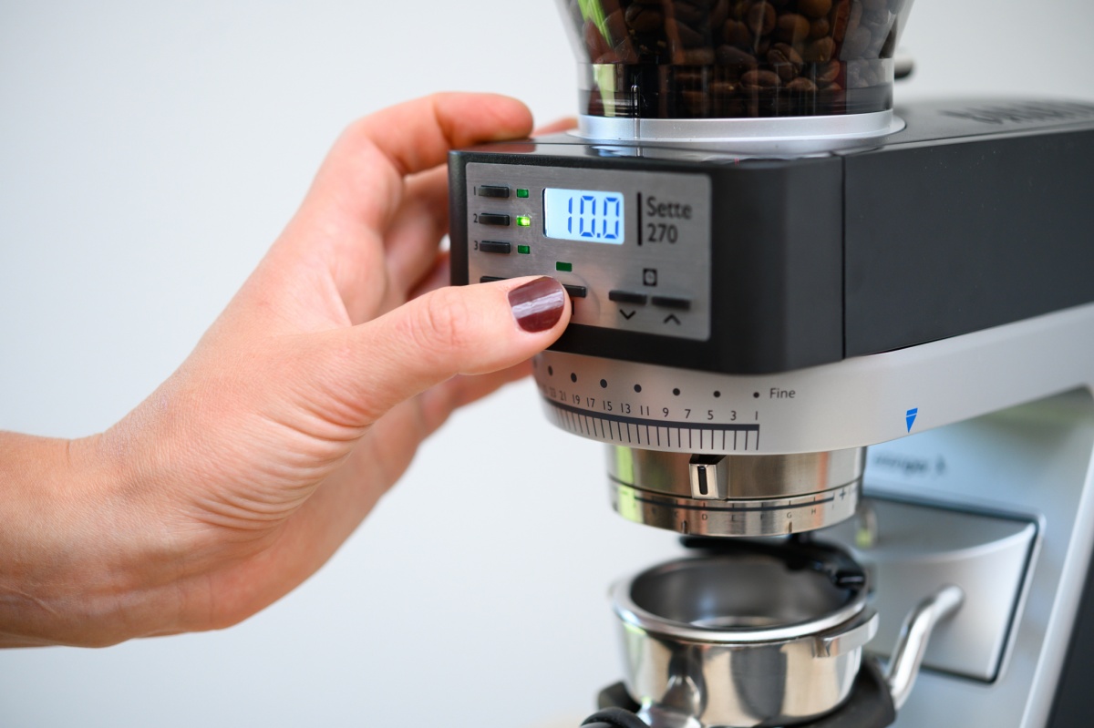 Baratza Sette 270 Review (The Sette has a user-friendly interface with an easy-to-read LCD.)