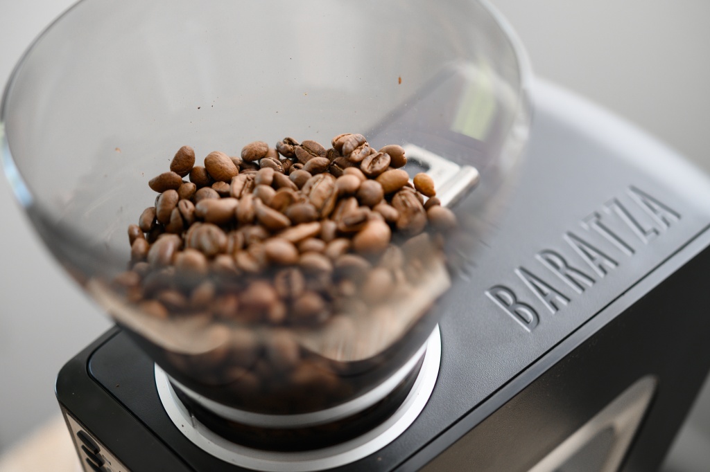 baratza sette 270 - the sette 270 hopper holds approximately 10 ounces of coffee.