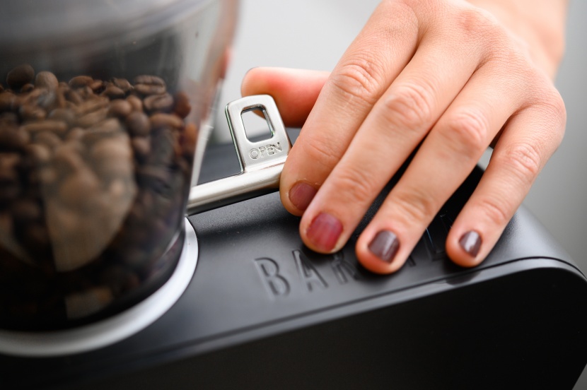 baratza sette 270 - the flow valve prevents beans from escaping when the hopper is...