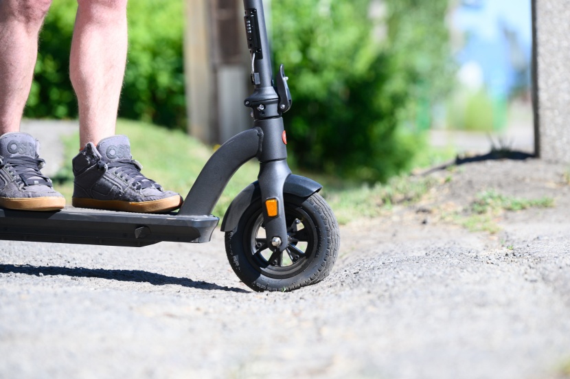 gotrax g4 - the tires handle dips, cracks and pebbles with ease.