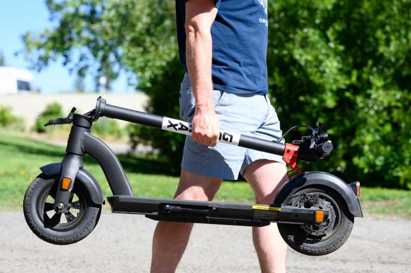 electric scooter - the g4&#039;s large steering column may feel too big for users with small...