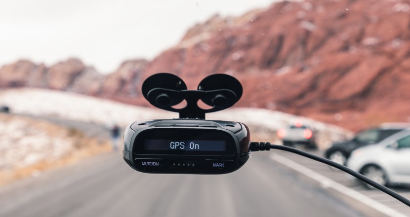 radar detector - the uniden dfr7 comes with a built-in gps.