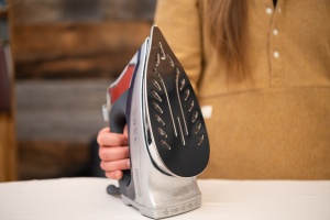 Review: Classic Dry Iron – No Holes!