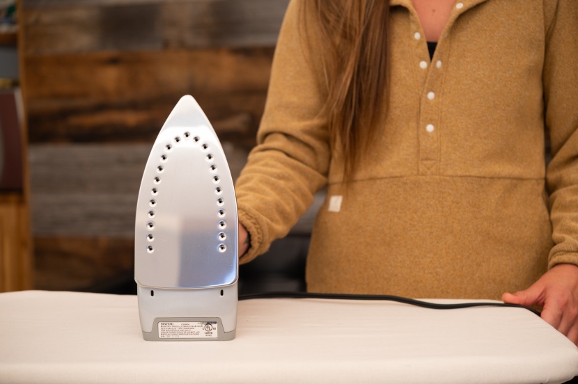 maytag m400 speedheat - here you can see all 23 steam holes found on the soleplate.