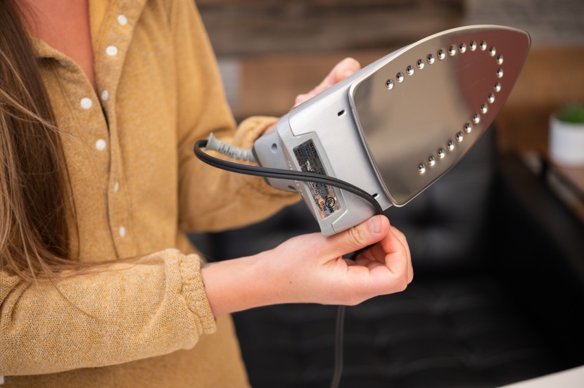 maytag m400 speedheat - the soleplate is decently tapered for agility.