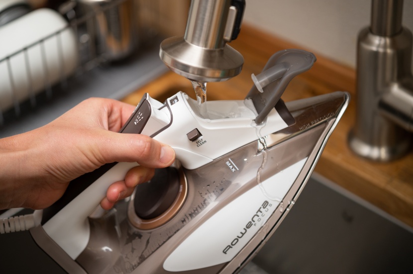 rowenta dw5080 focus - the focus is super easy to fill.