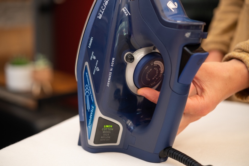 rowenta dw9280 steamforce - the steamforce gets plenty hot, but the soleplate varies in...