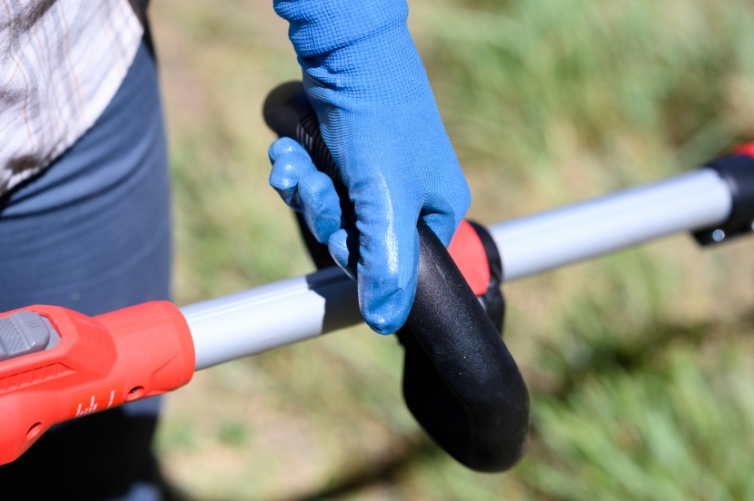 craftsman v20 weedwacker - the ergonomic telescoping pole, handle, and the fact that the...