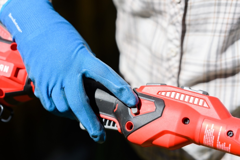 a button feeds out more string as the ends become worn.