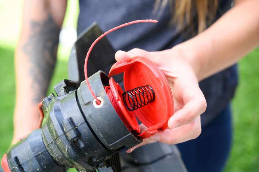 just pop the cap and replace the spool, it's that easy. replacement...