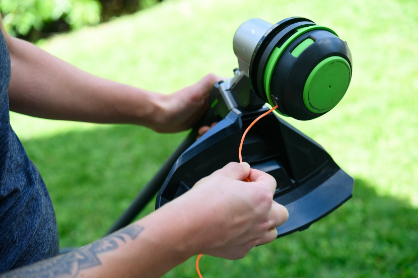 ego power+ 15-inch string trimmer with powerload - easy peazy! no complaints when it comes time to replace the string...