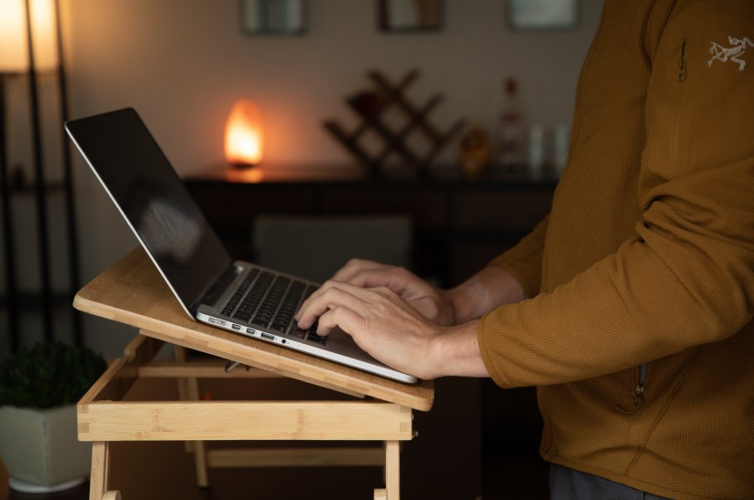 lap desk - the nnewvante&#039;s high level of adjustability does not negatively...