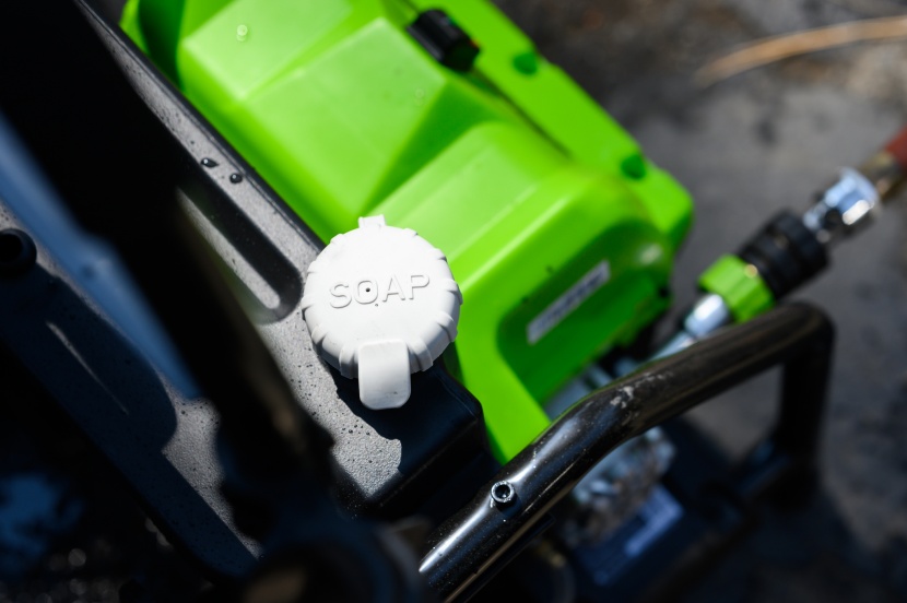 greenworks pw-1800 1800 psi 13 amp 1.1 gpm electric - the onboard soap container&#039;s black exterior makes it difficult to...