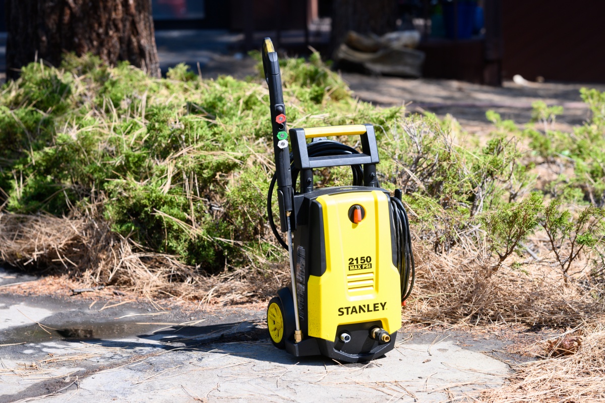 Stanley SHP2150 2150 PSI Electric Pressure Washer Review (At 73.3 decibels, the electric Stanley SHP2150 offers a relatively quiet experience.)