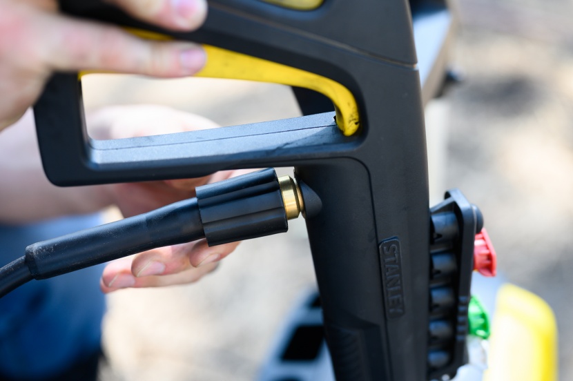 stanley shp2150 2150 psi electric pressure washer - extra nozzles are conveniently stored on the wand.