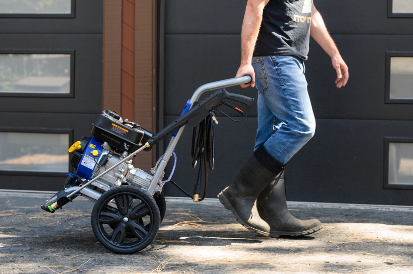 the bulky westinghouse wpx3200 is surprisingly easy to maneuver...