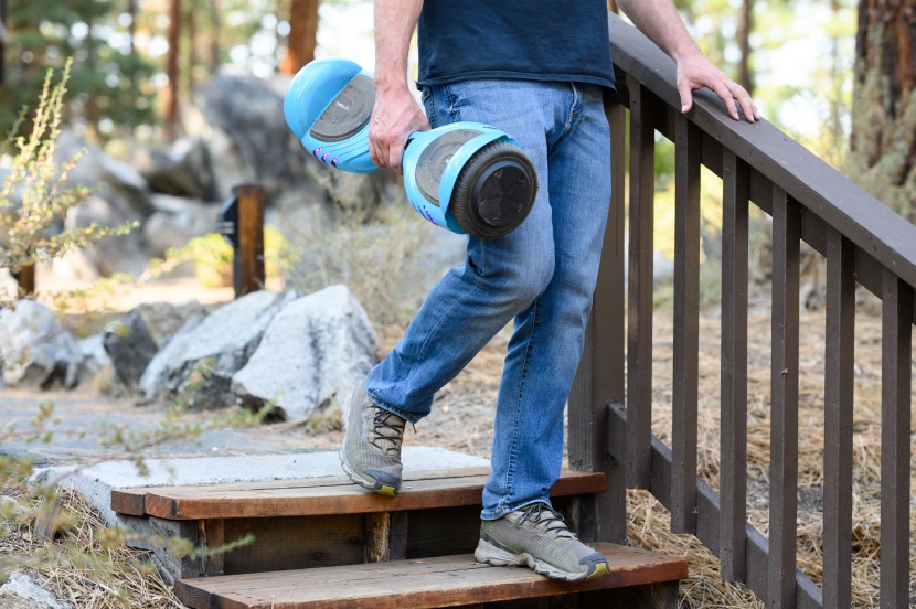 tomoloo q2c - the tomoloo doesn&#039;t have a handle, though it&#039;s not nearly as heavy...