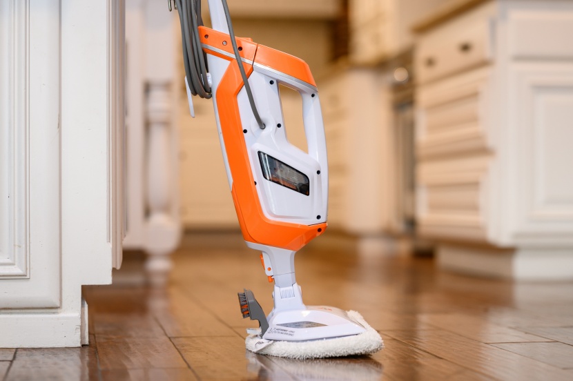 a dual-direction pivoting head helps up this model's...