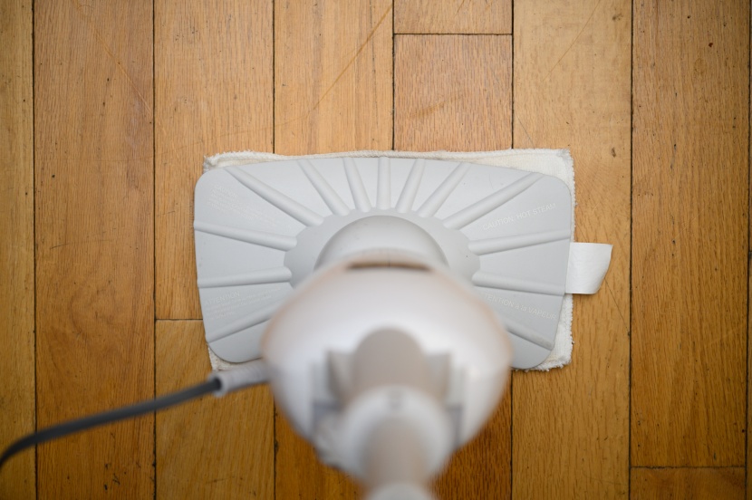 light'n'easy ultra lightweight - the mop pad is more like a towel and easily catches things.