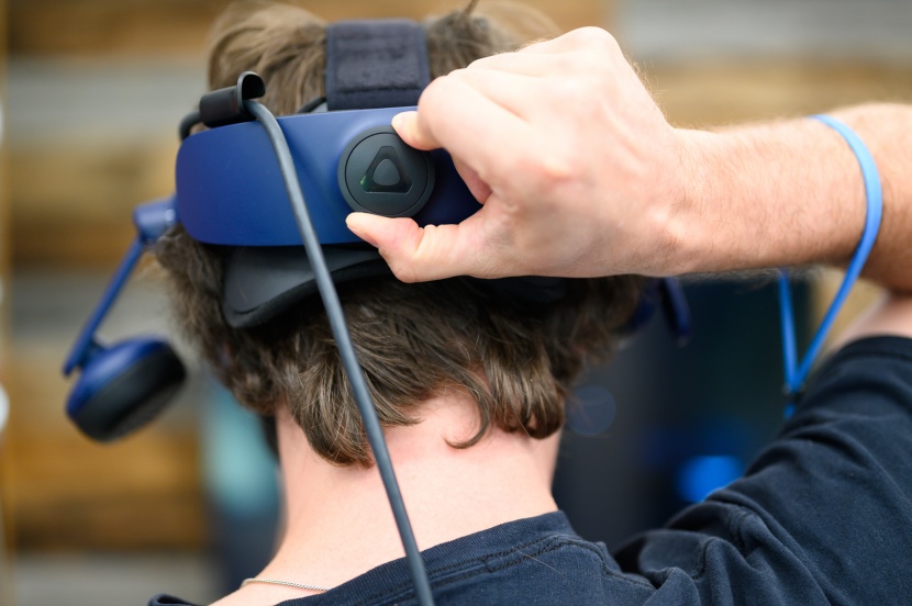 vive pro 2 headset - turn the dial to loosen or tighten the head strap.