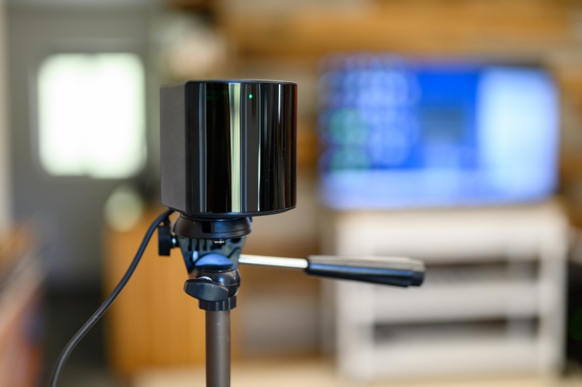 vive pro 2 headset - the sensors for the vive pro 2 can accommodate tripod mounting and...