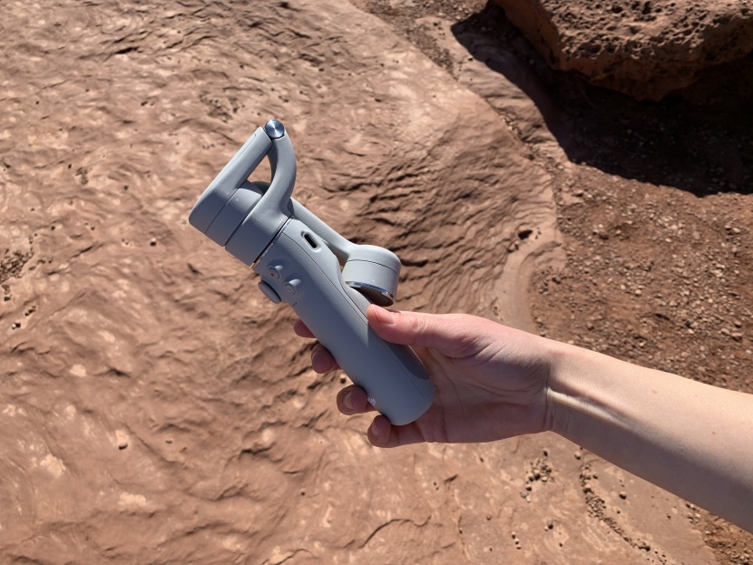 smartphone gimbal - the clever design of the om 5 allows the gimbal to be collapsed into...